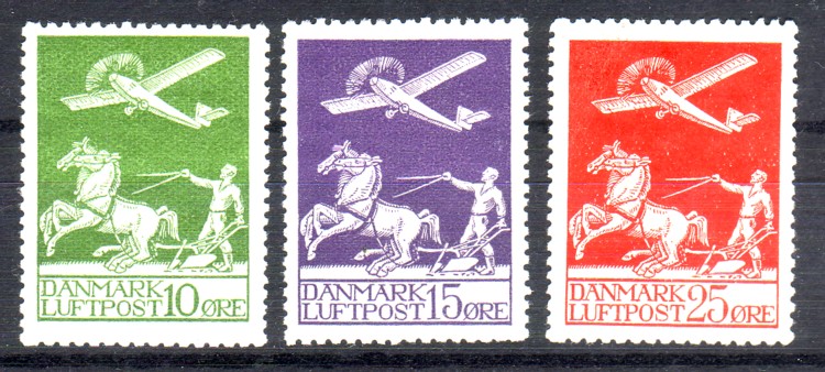 144-46 .**/*. Luftpost 1925: 10 øre postfrisk, 15 øre hengslet med tynn flekk og 20 øre hengslet. AFA = 1.400,-+