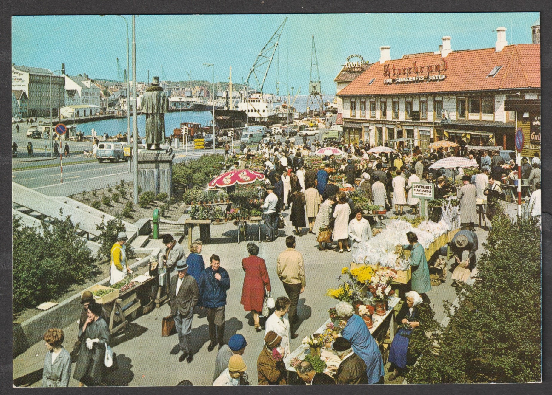 Stavanger. Torvet. Mittet 2430/21