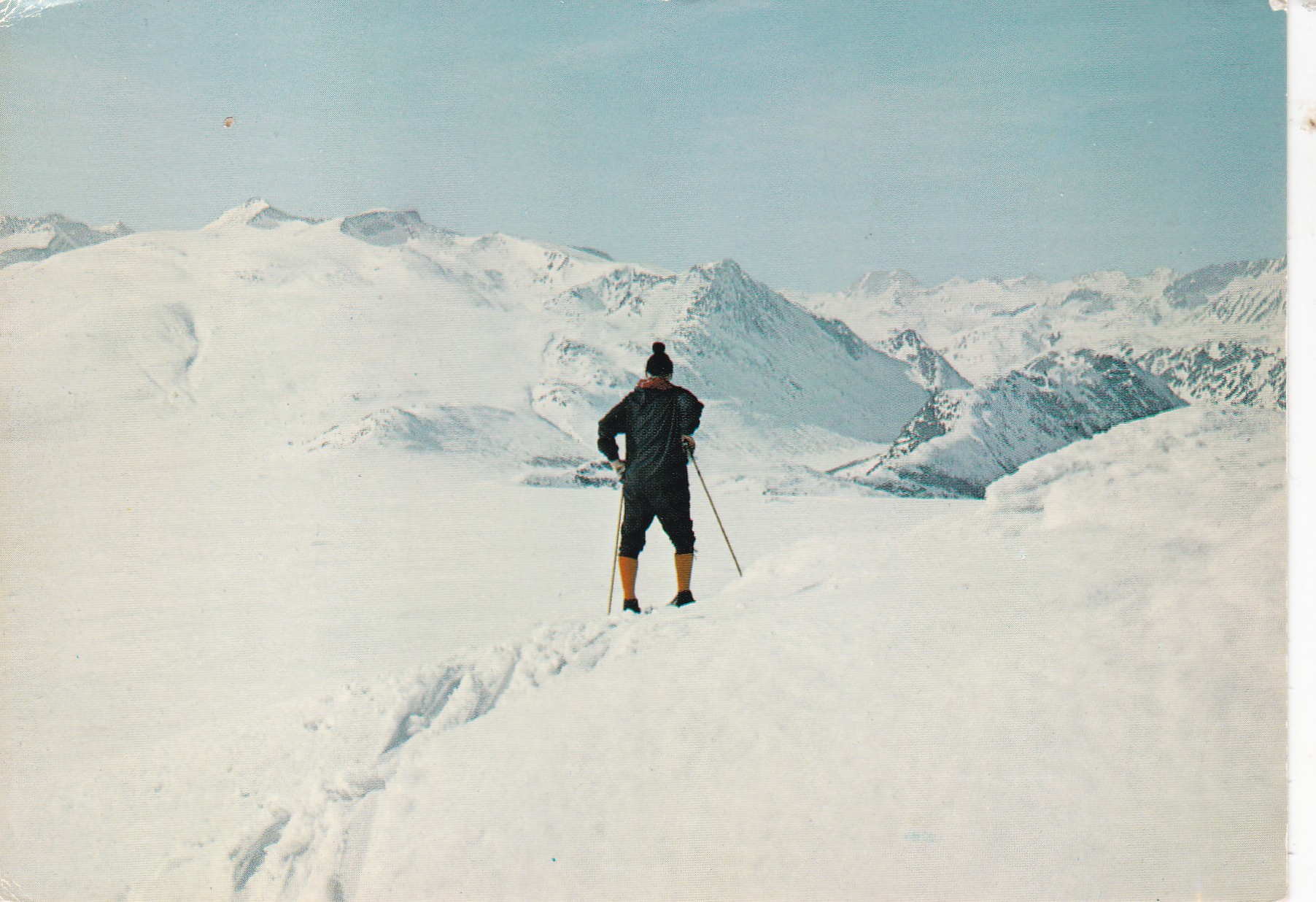 Jotunheimen. Parti fra Heimdalshø. Skiløper(Normann G-5-123)
