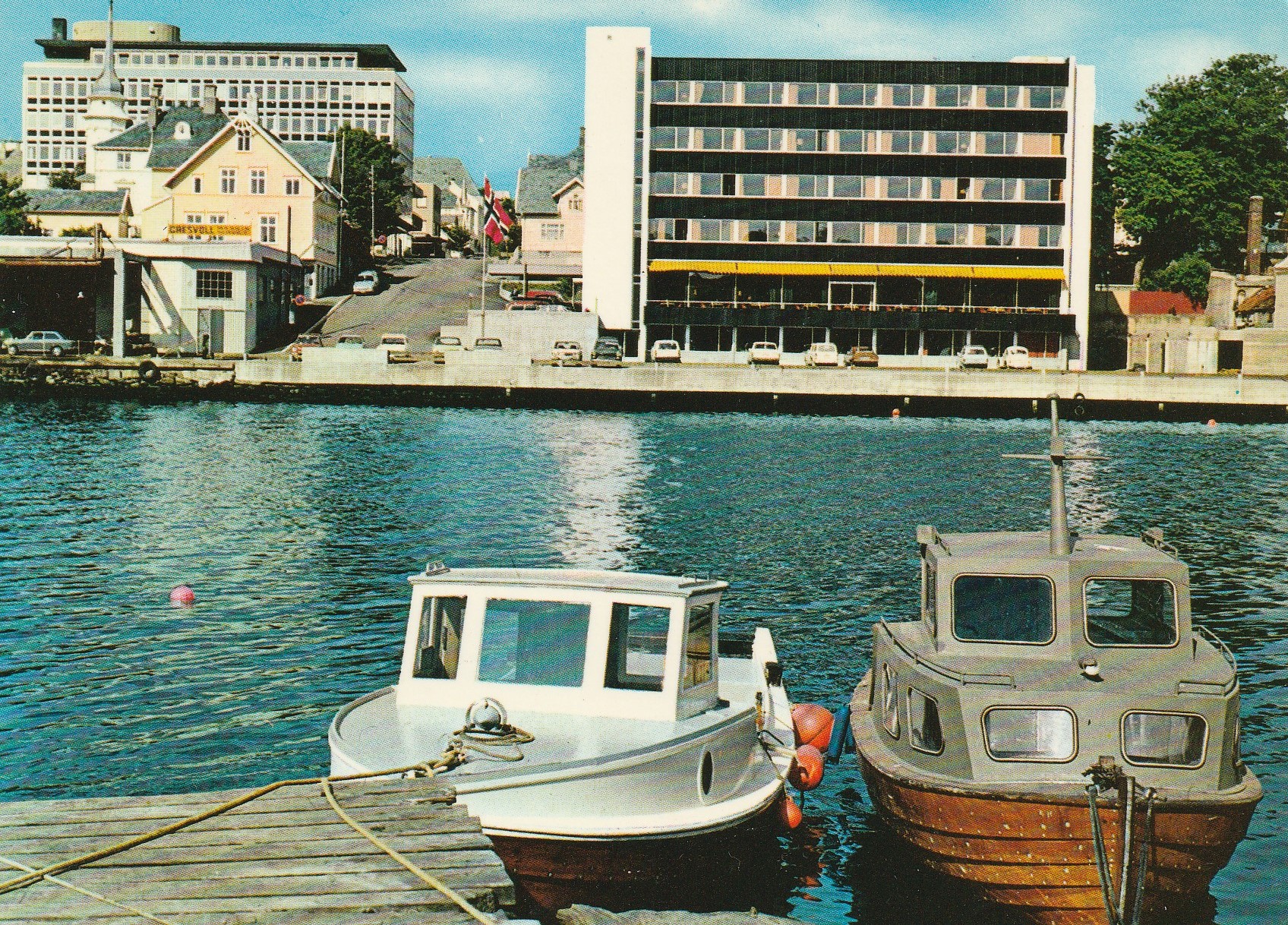 Haugesund .  Parti fra byen med Hotel la Mer.  Aune F-5376-2