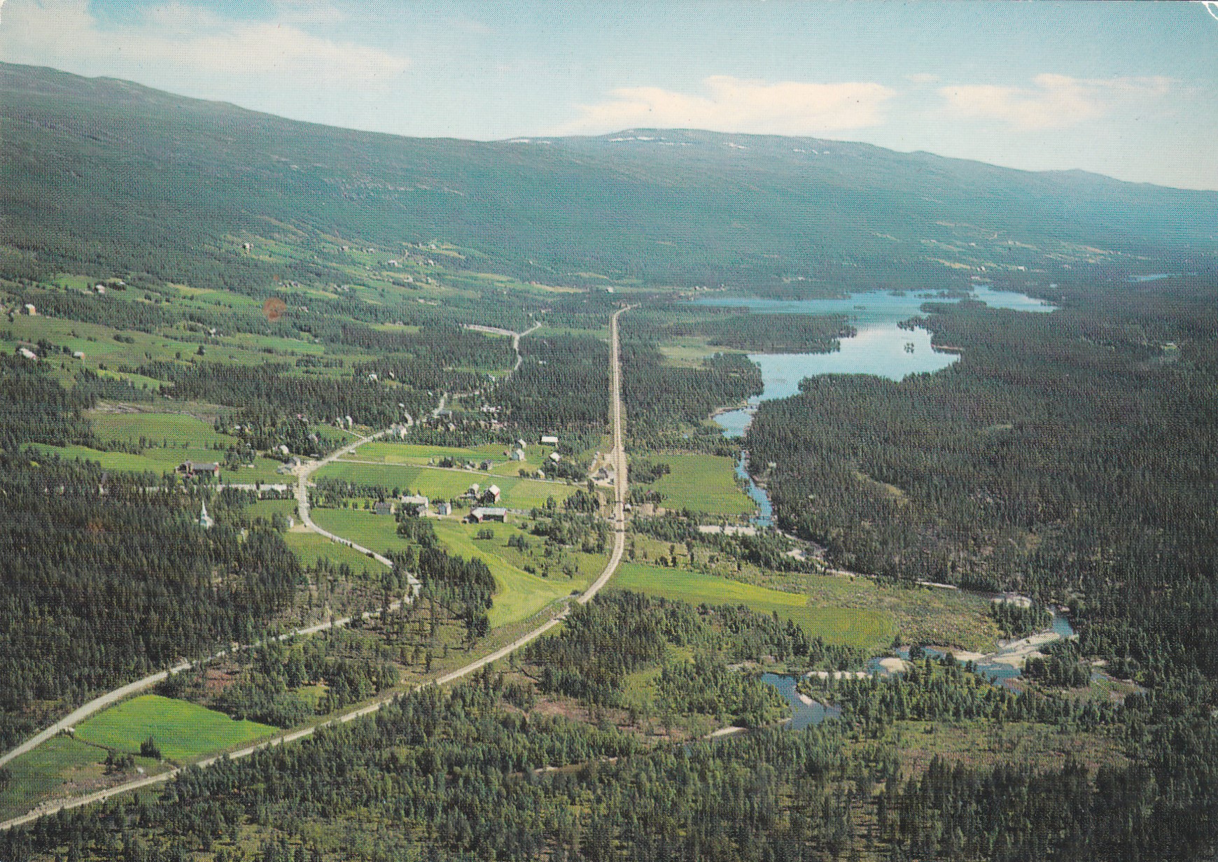 Parti fra Lesjaskog mot Lesjaskogvatnet. Normann G-2-12