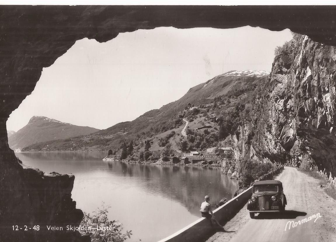 Postkort - Bil på veien Skjolden -Luster