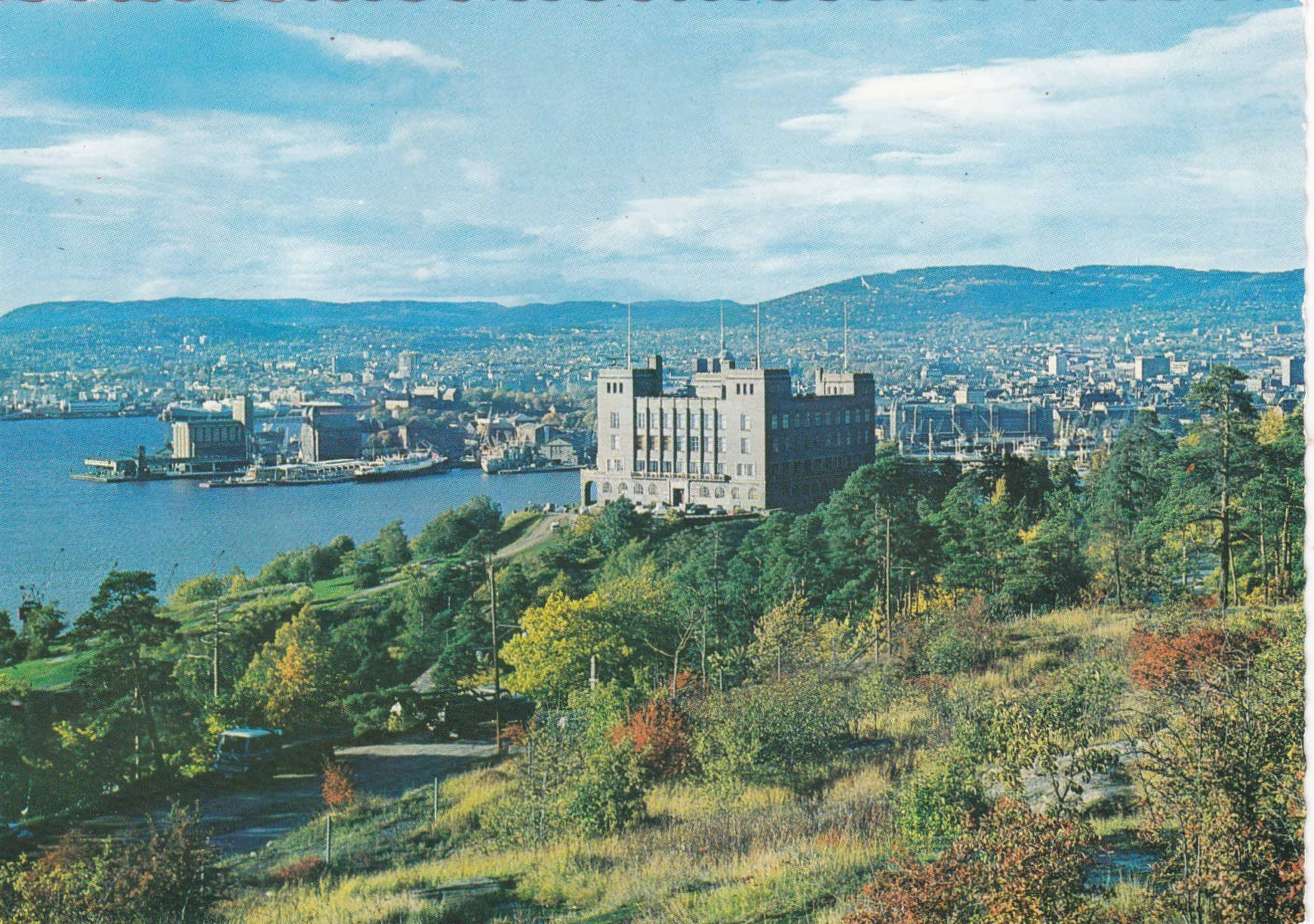 Utsikt fra Ekeberg. Sjømannskolen ( Mittet 1316/2)