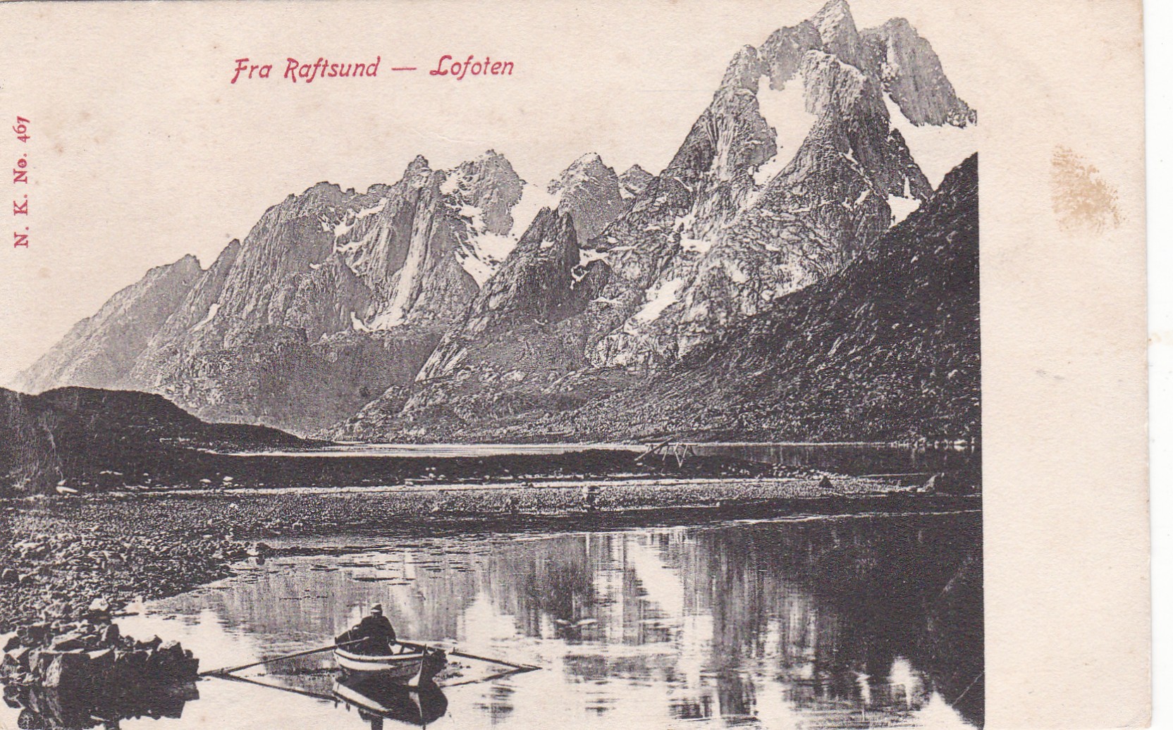 Fra Raftsundet - Lofoten. Mann i robåt ( N.K. 467)