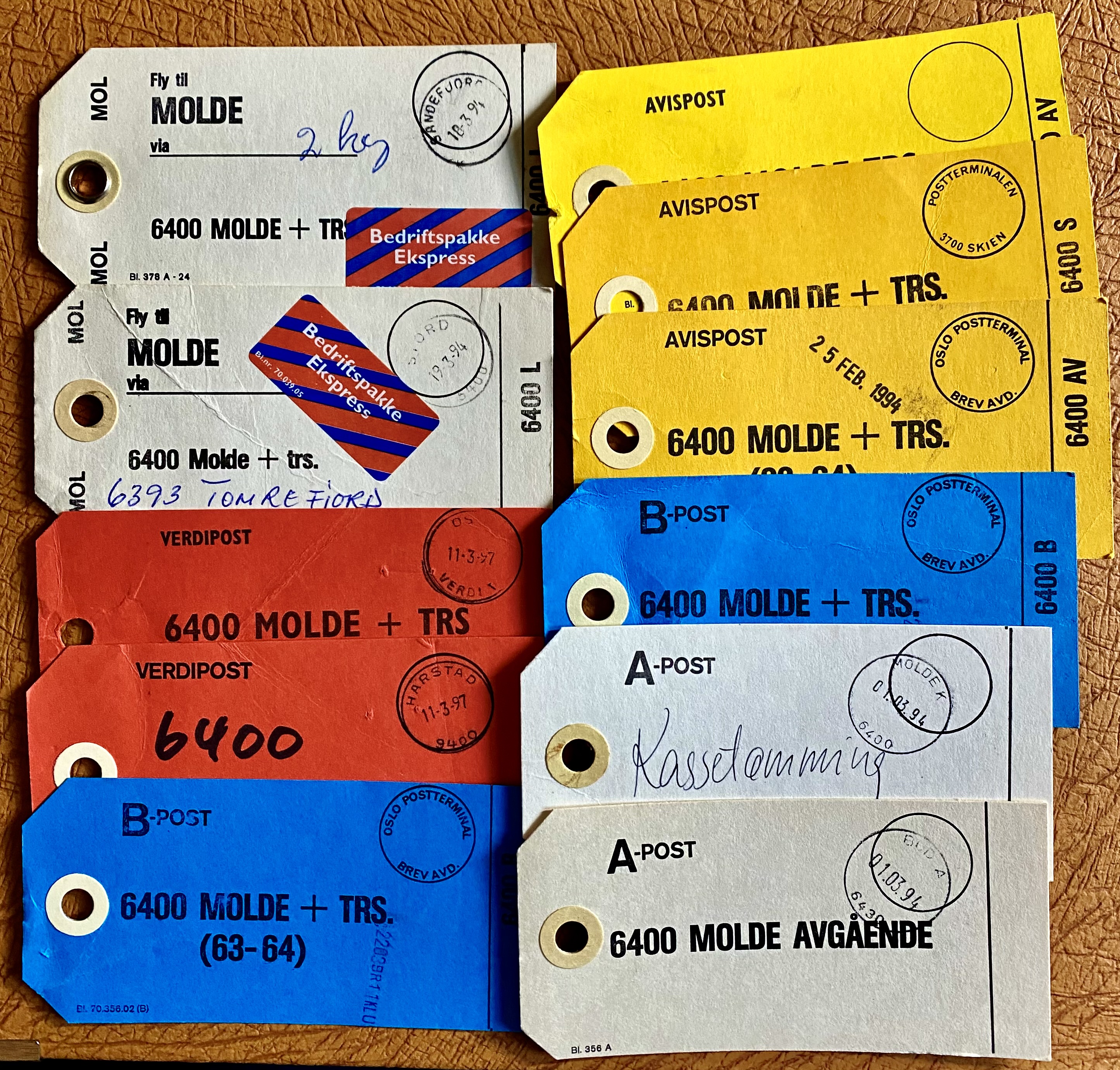 Cirka 150 - 250 stk Pakkelapper merket Molde