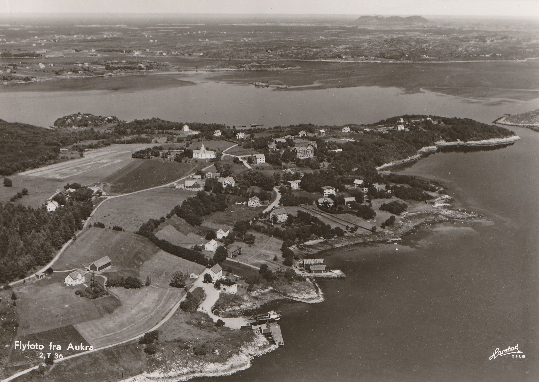 Flyfoto fra Aukra .   Harstad 2, T 36