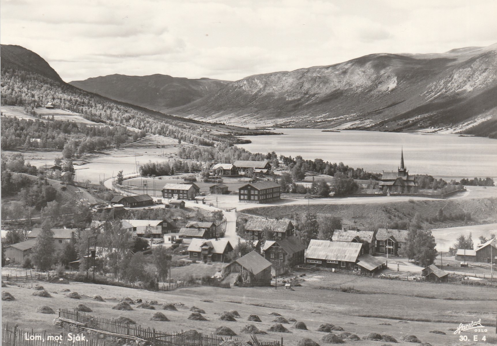 Lom , mot Skjåk. Harstad 30. E 4