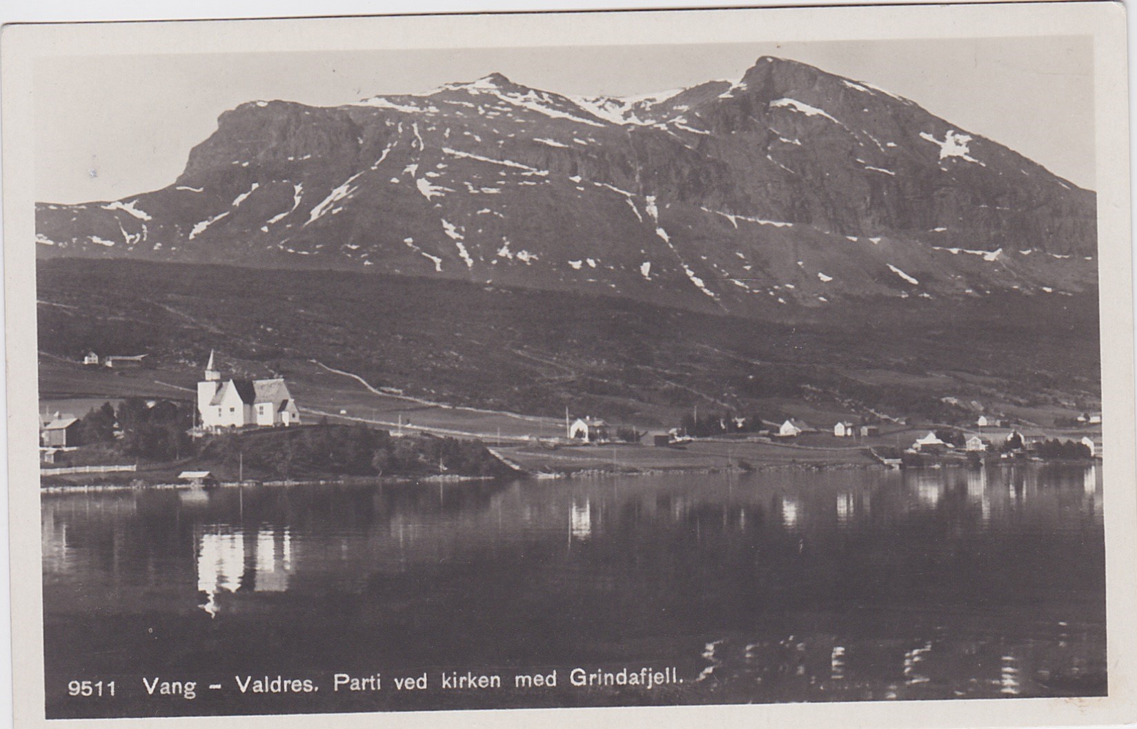 Vang i Valdres Parti med kirken med Grindafjell-Ener Carl Normann-Ubrukt