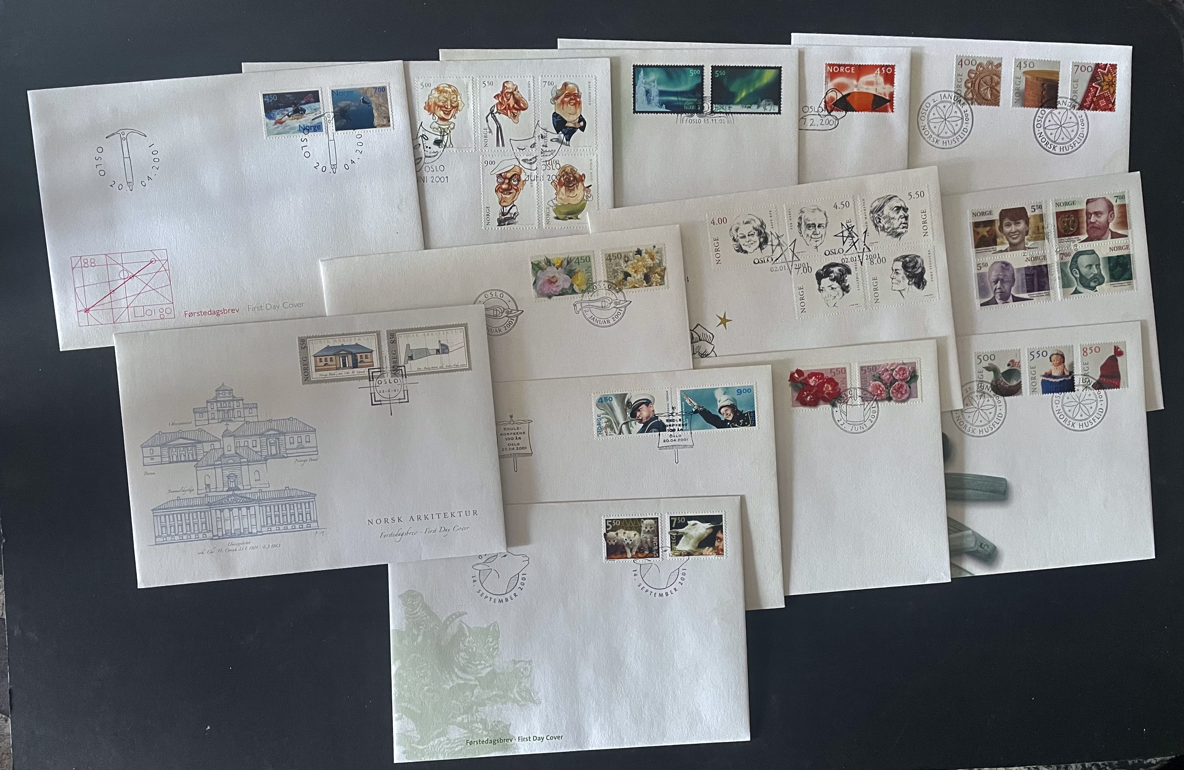 NORGE-FDC- 13 STYKKEN ULIKE 2001 ( 19 )