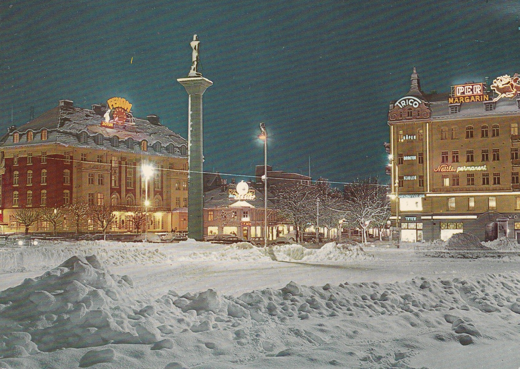 Eldre kort fra Trondheim. Torget med Olav Tryggvasons statue. Aune F-1229-2