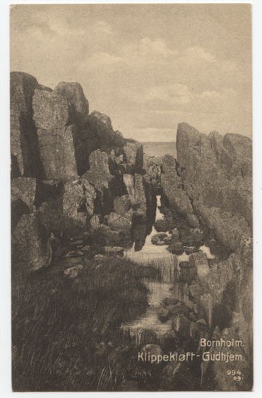 Bornholm. Klippekløft Gudhjem.   Brevkort.