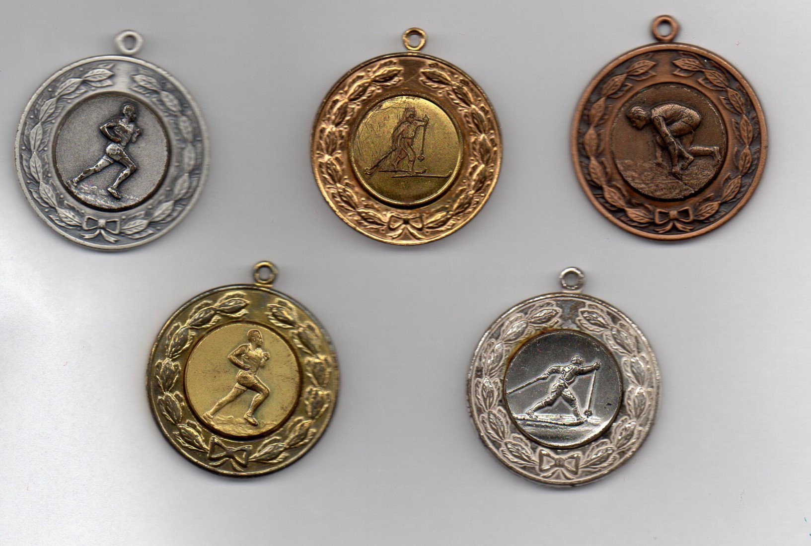 Fem Sportsmedaljer Ski - Friidrett - Ulike metaller.