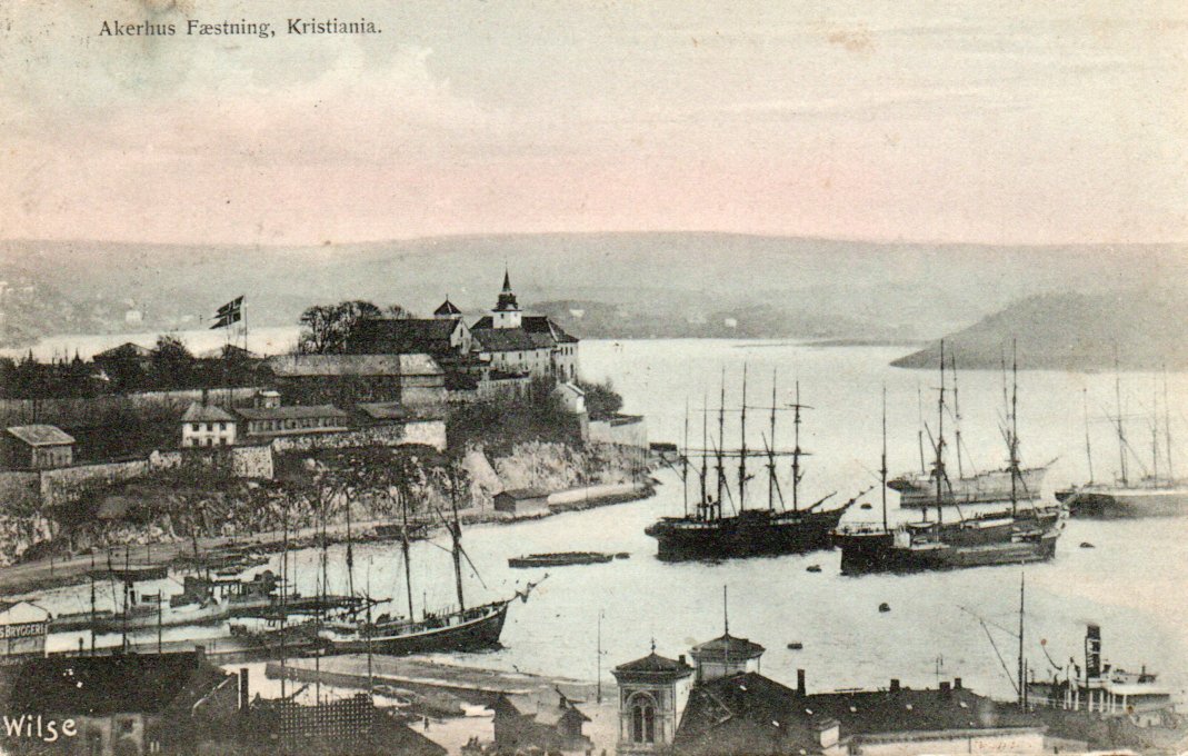 Mange båter ved Akershus Fæstning. Stmp.1906.