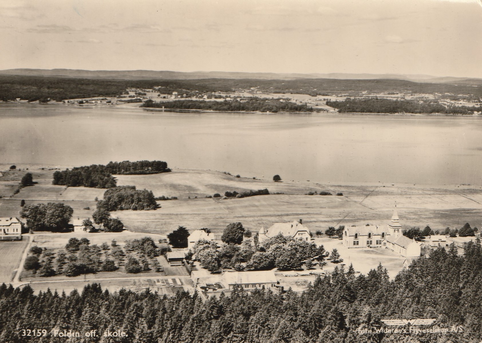 Eldre kort fra Foldin off. skole. Widerøe/Polarfly 32159 Pstg