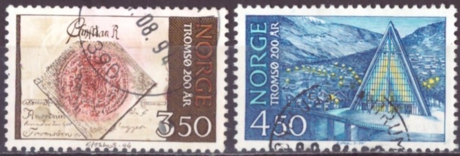 NK 1203-04. PEN RUNDSTEMPLA SERIE.   (6,-)