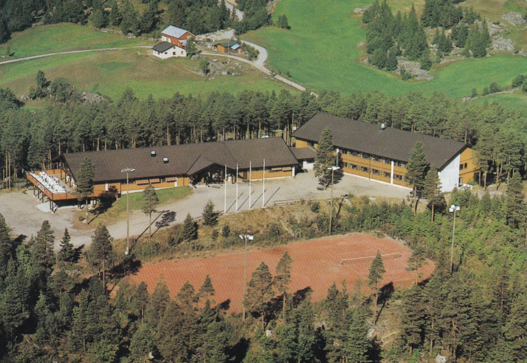 Hol Hotell (Norsk Luftfoto )