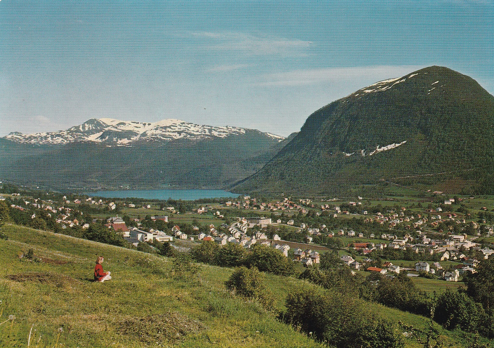 Volda mot Rotevann. Lystad 625 LUX