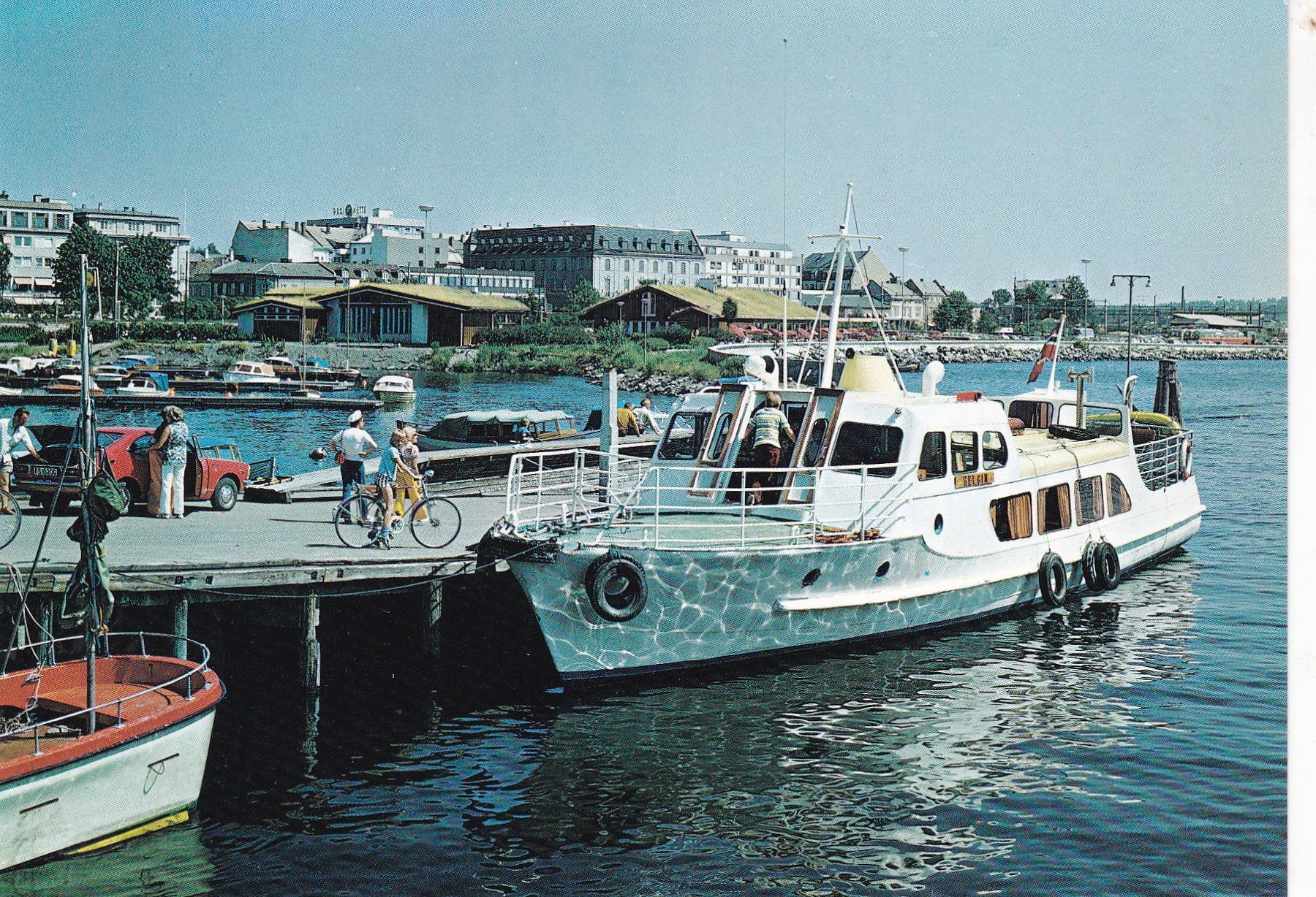 Hamar. Rutebåt ved kai ( Normann F-A-114)