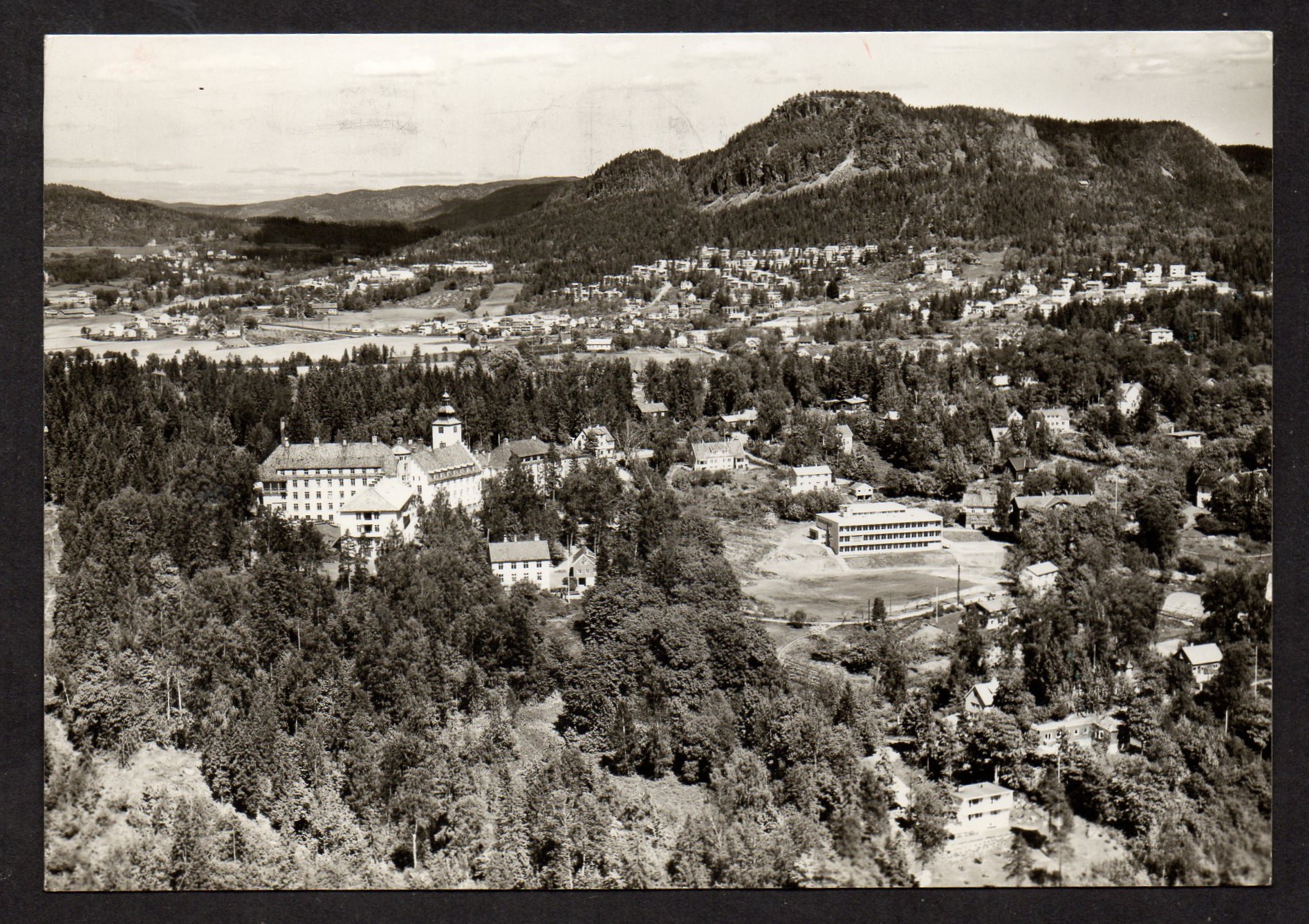 Widerø`S kort - Sandvika m/Kolsås i bakgr. st Sandvika 1963