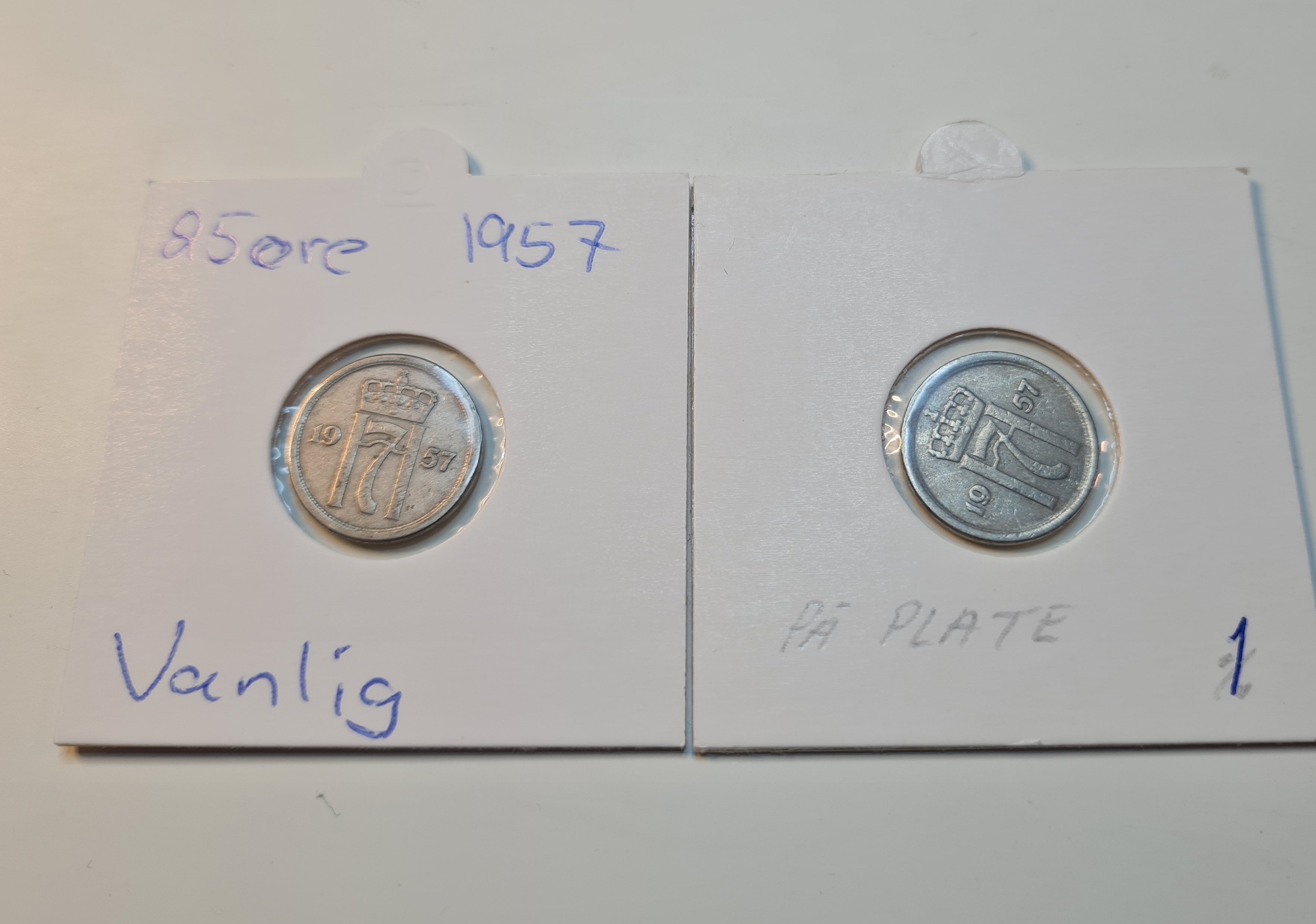 25 øre 1957  På plate og uten plate