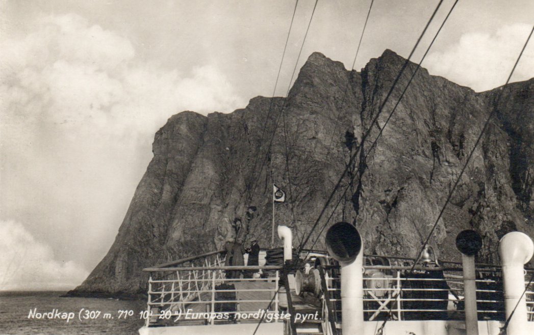 Nordkapp sett fra båt. Hagen 1827.   Porto 25,-kr uansett antall kort.