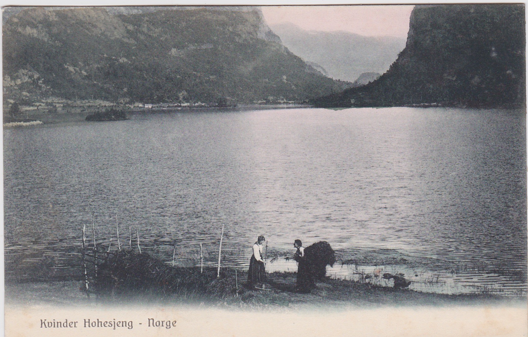 To kvinner hesjer høy ved fjorden-Ubrukt-Ener. O.Th.O.Ohm, Haugesund