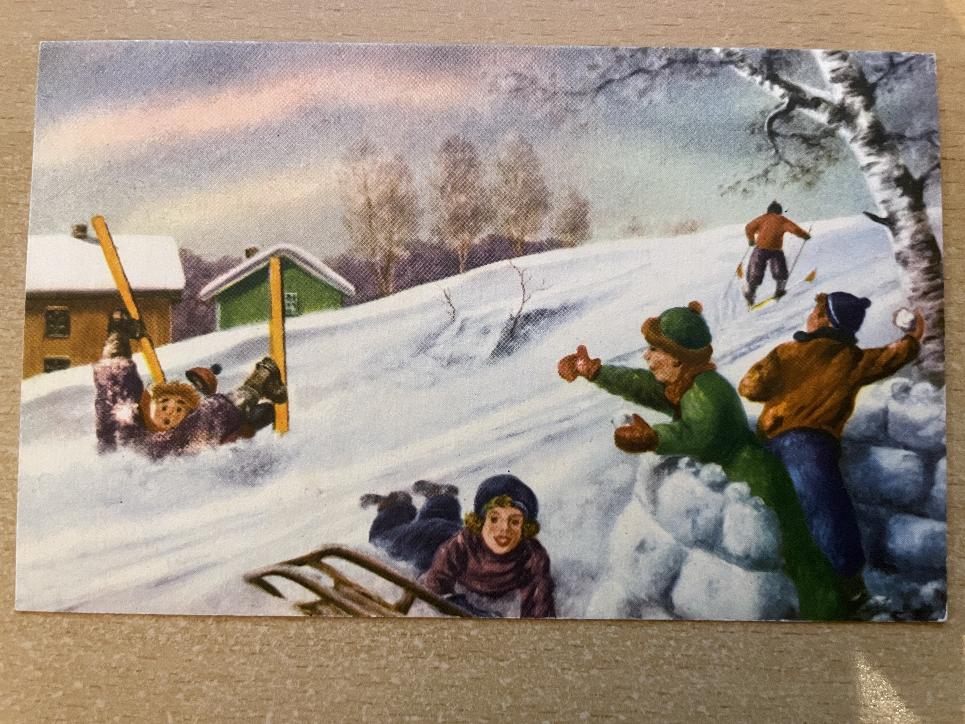 Barn leker i snøen ; postsendt Bergen 1946