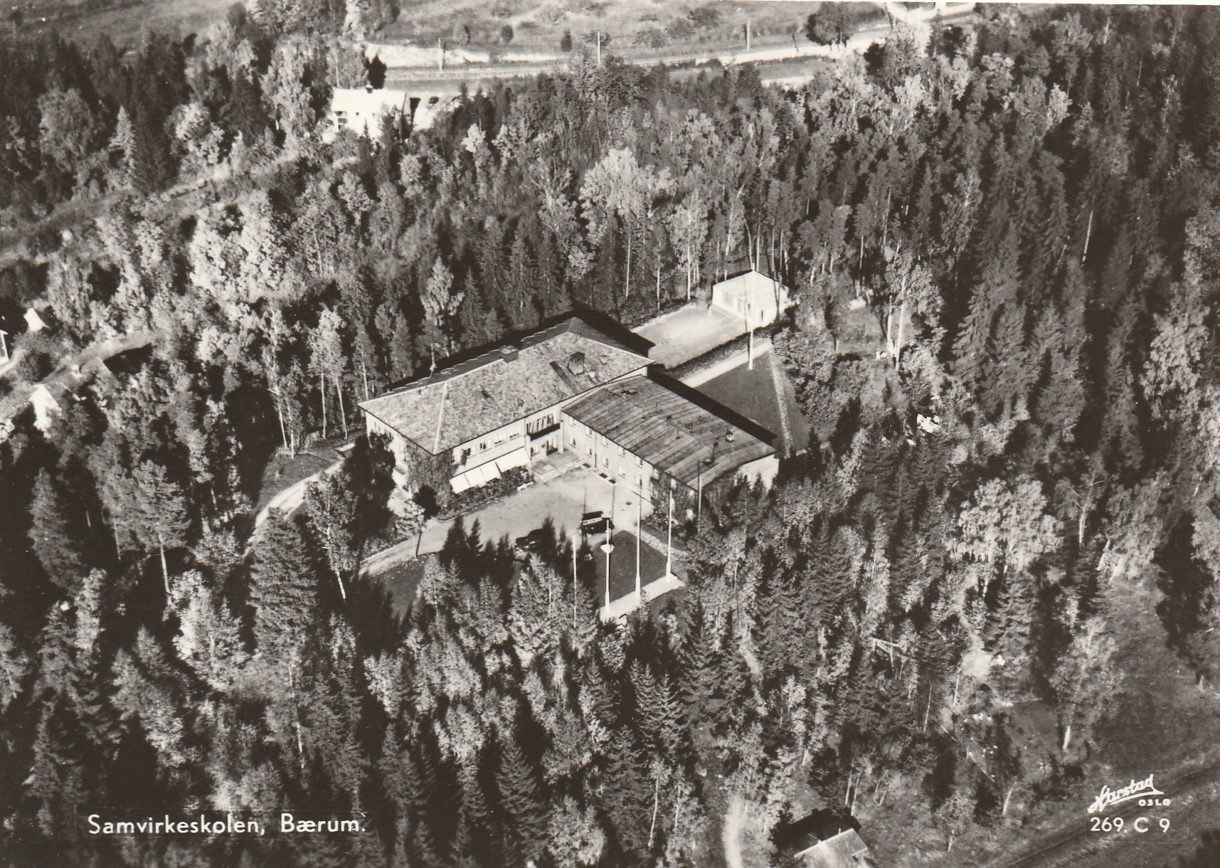 Samvirkeskolen ,  Bærum.   Harstad 269 C 9