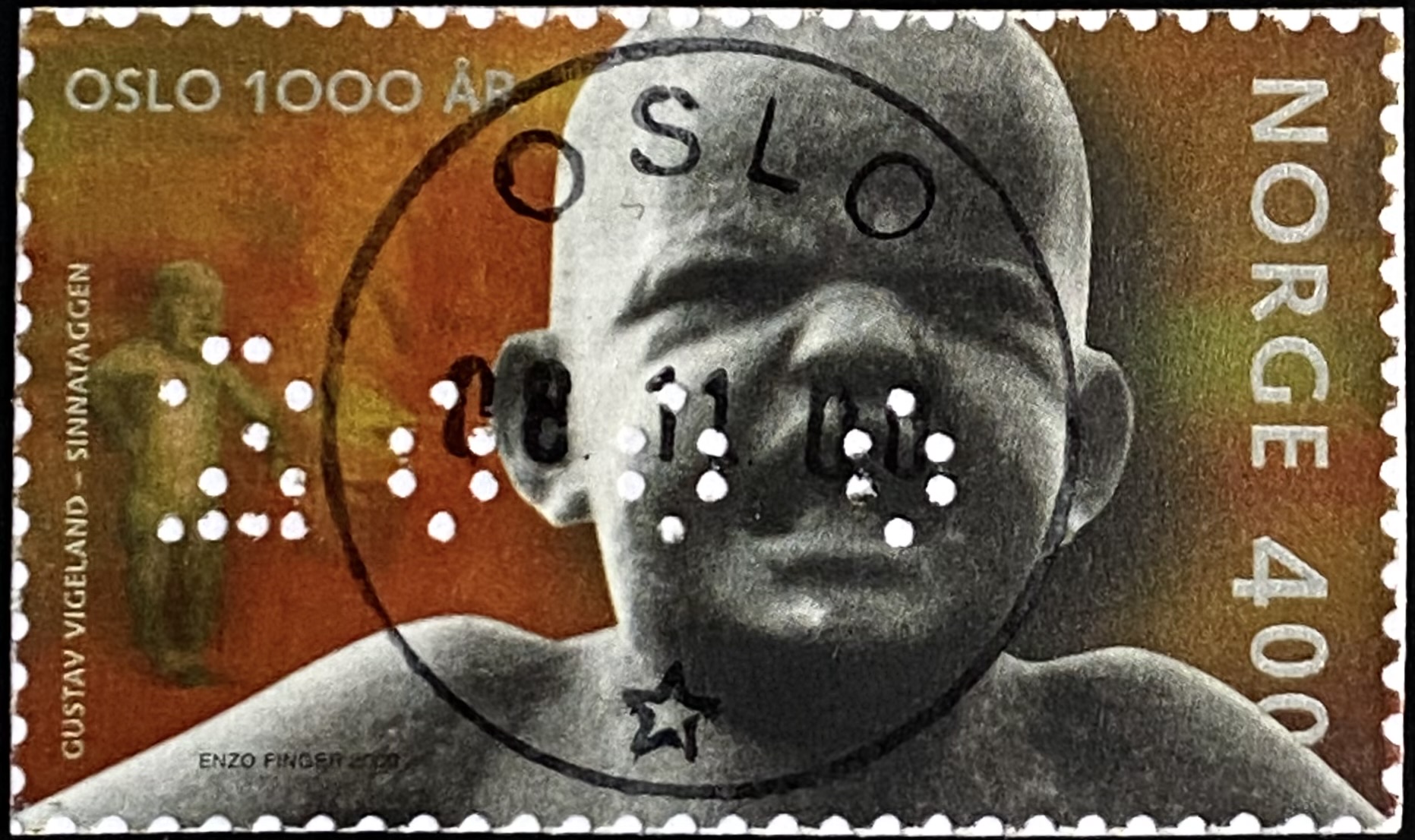 NK 1387 Oslo m/perfin på klipp