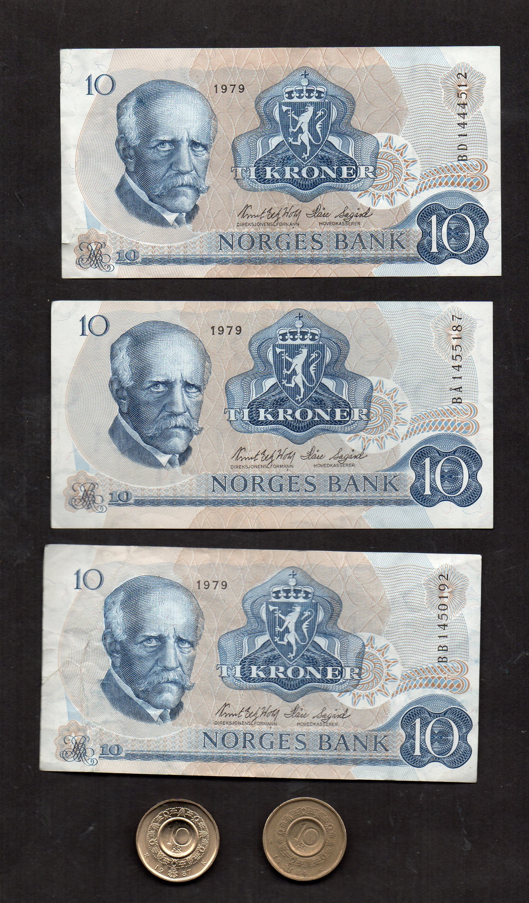 Tre stk 10 kr sedler og to 10 kr mynter - Pen Brukskvalitet