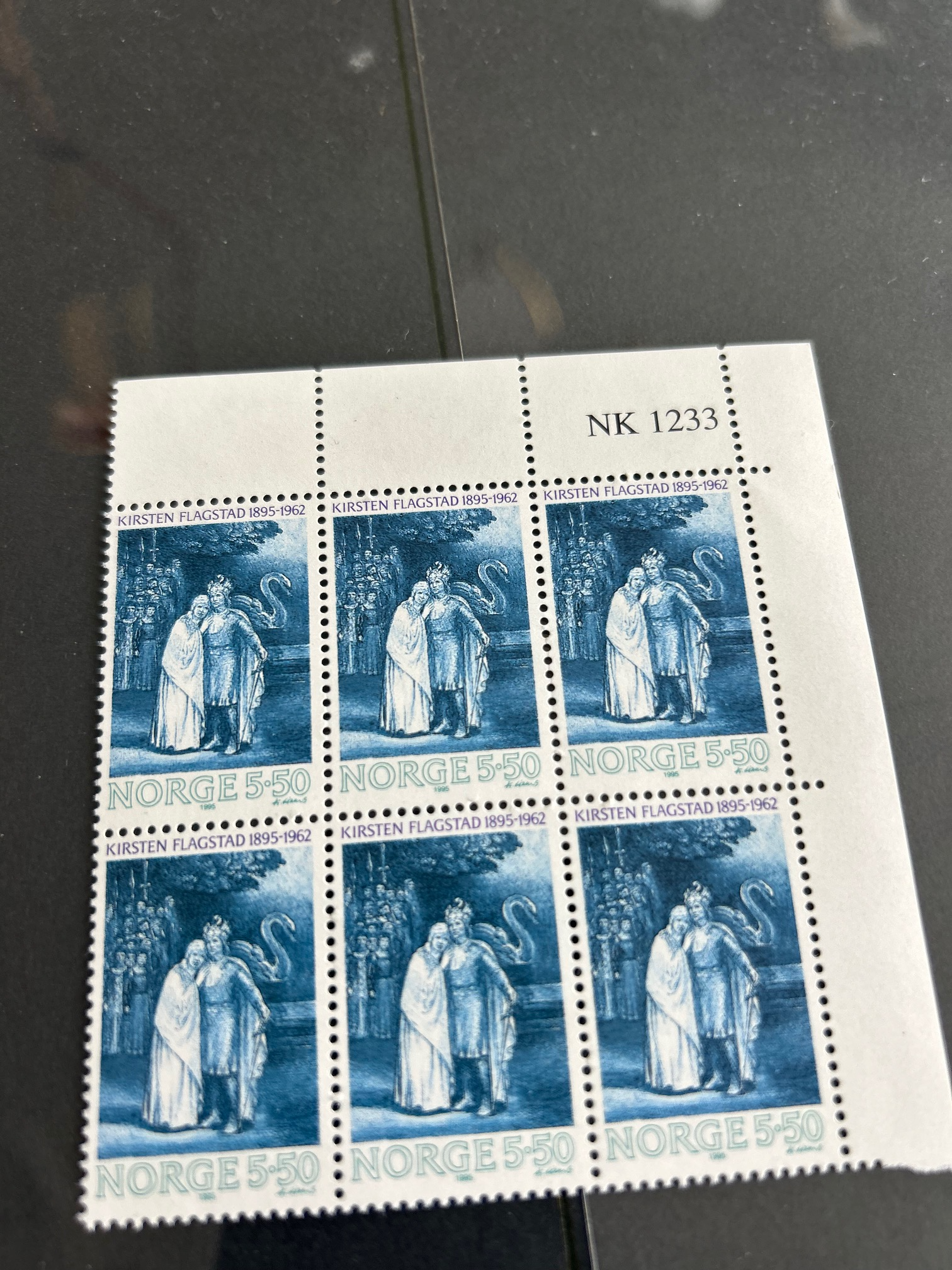NK 1233. 6 bl K Flagstad 100 år