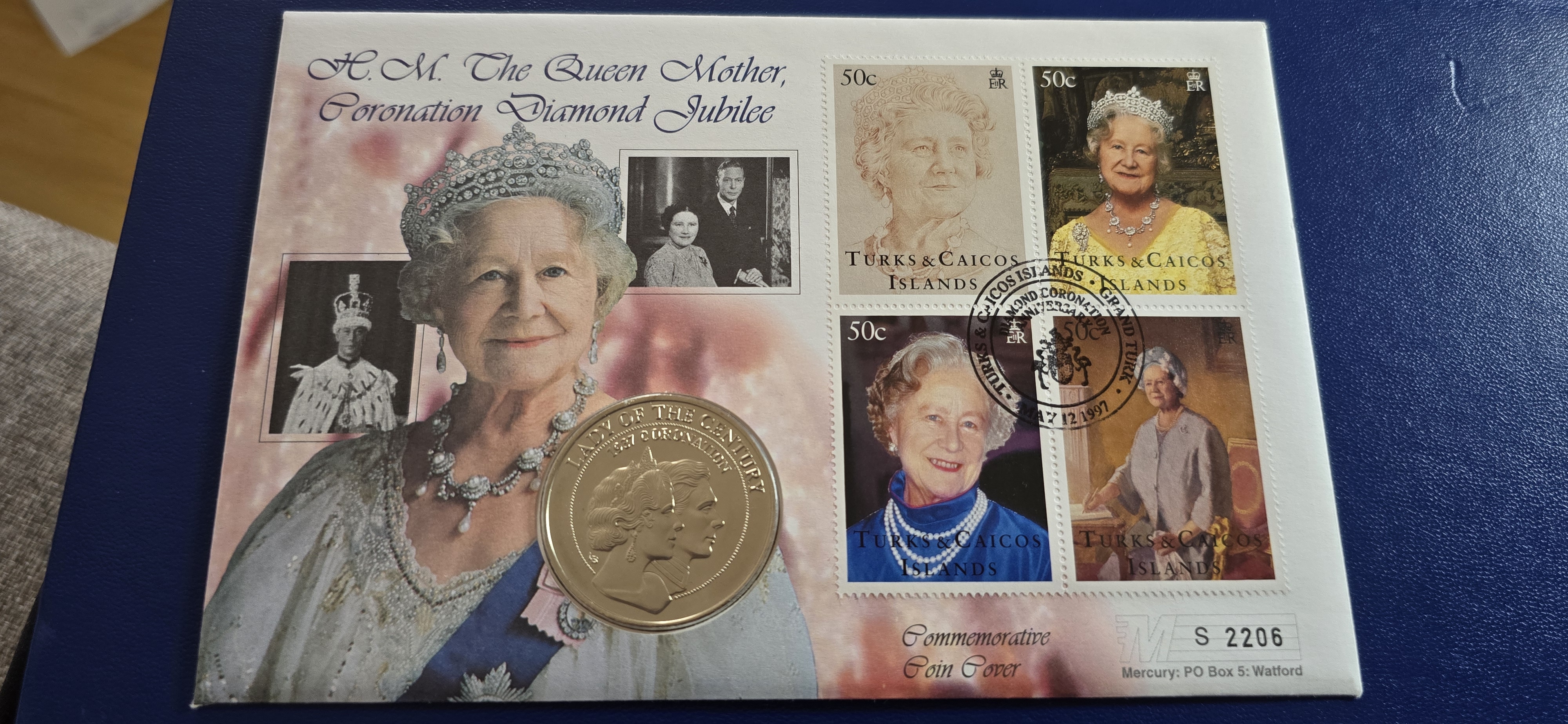 MYNTBREV TURKS & CAICOS DRONNINGMOREN 5 CROWNS 1997