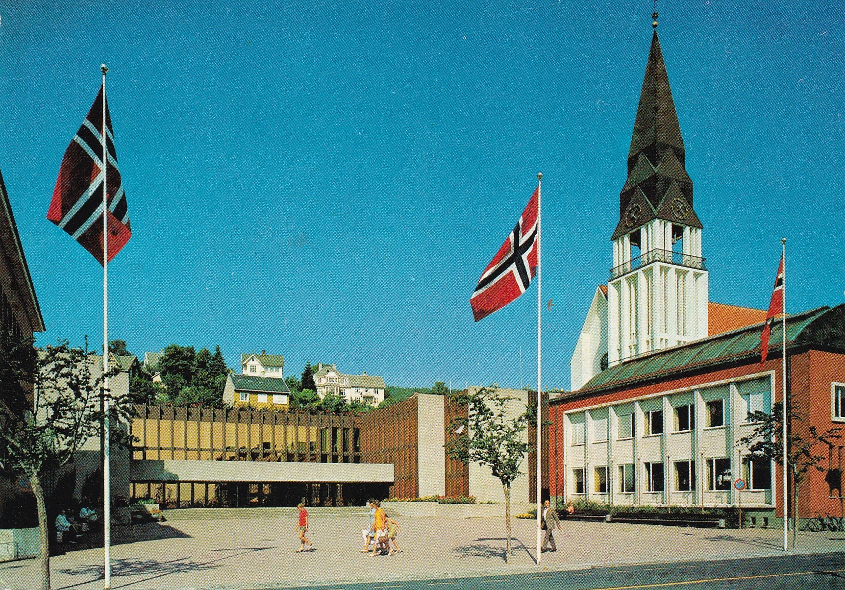 Molde .  Kirken og Rådhuset .  Mittet 2567/31