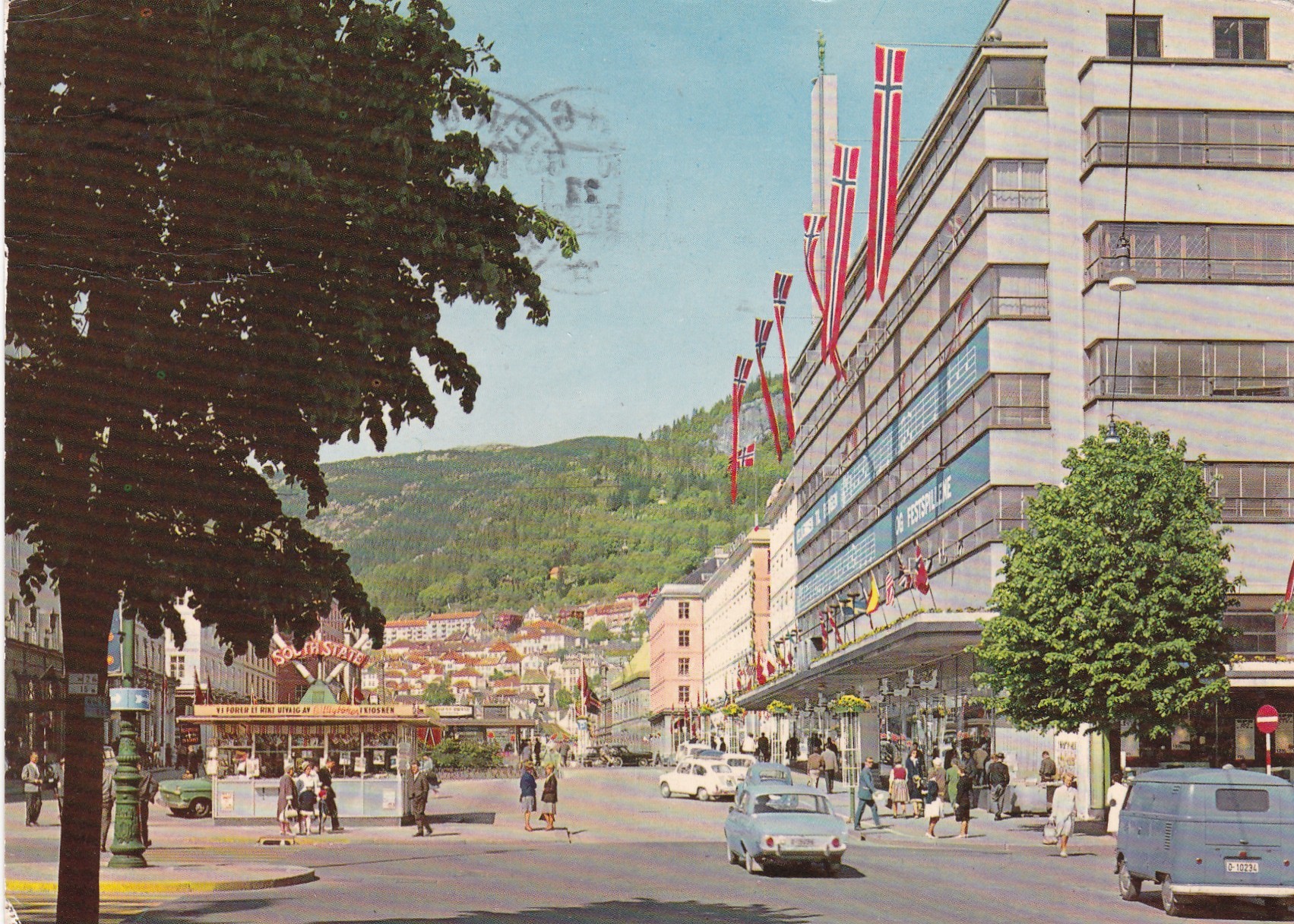 Bergen. Torvalmenningen sett fra Ole Bulls plass (Aune F-1343-3)