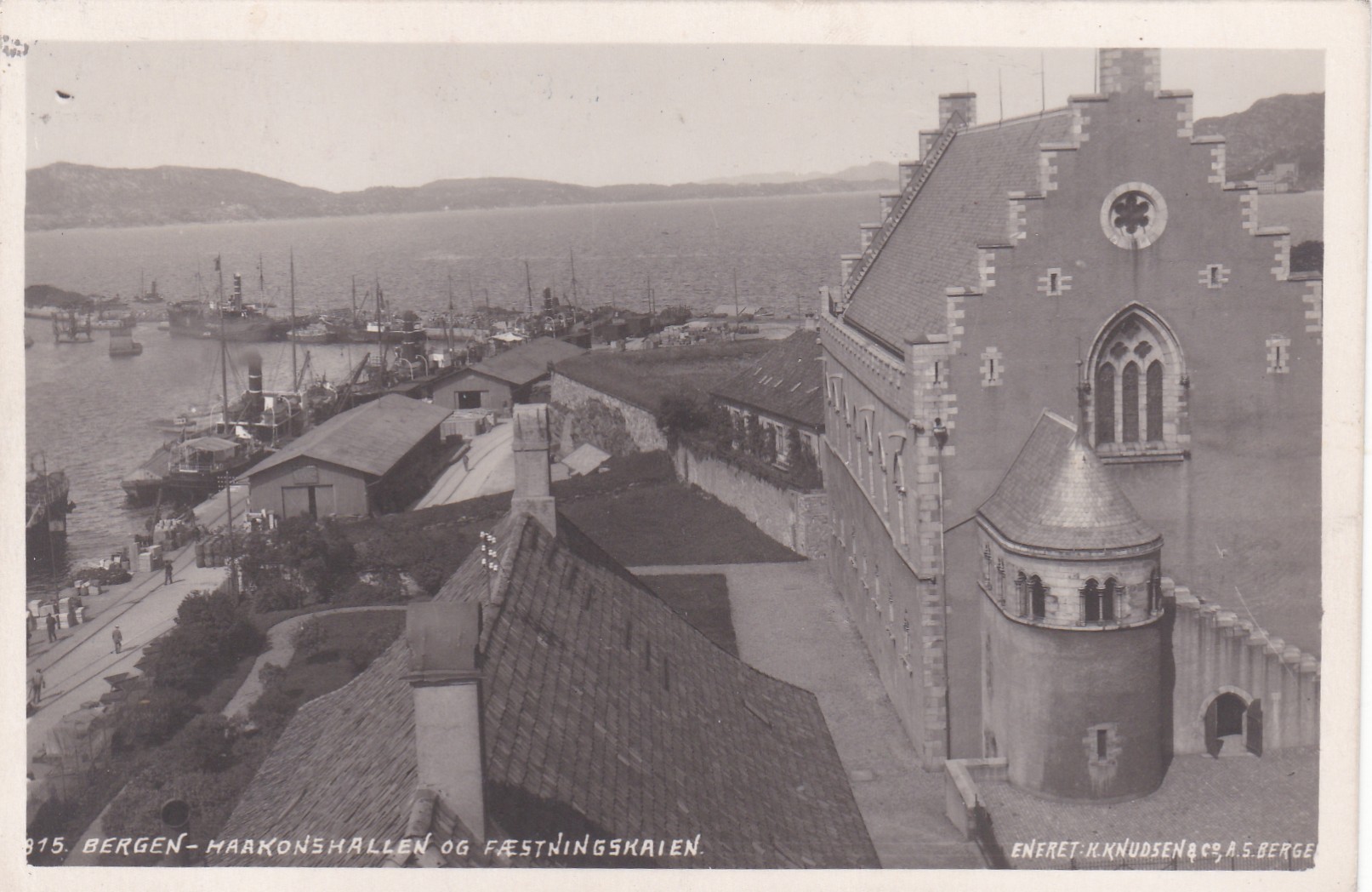 Bergen - Haakonshallen og Fæstningskaien (K.Knudsen 815)