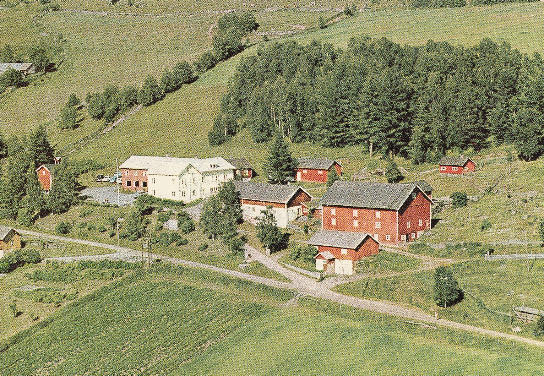 Eldre kort fra Glomstad Gård og Pensjonat. Tretten. Gudbrandsdalen .  Widerøe 153979  771