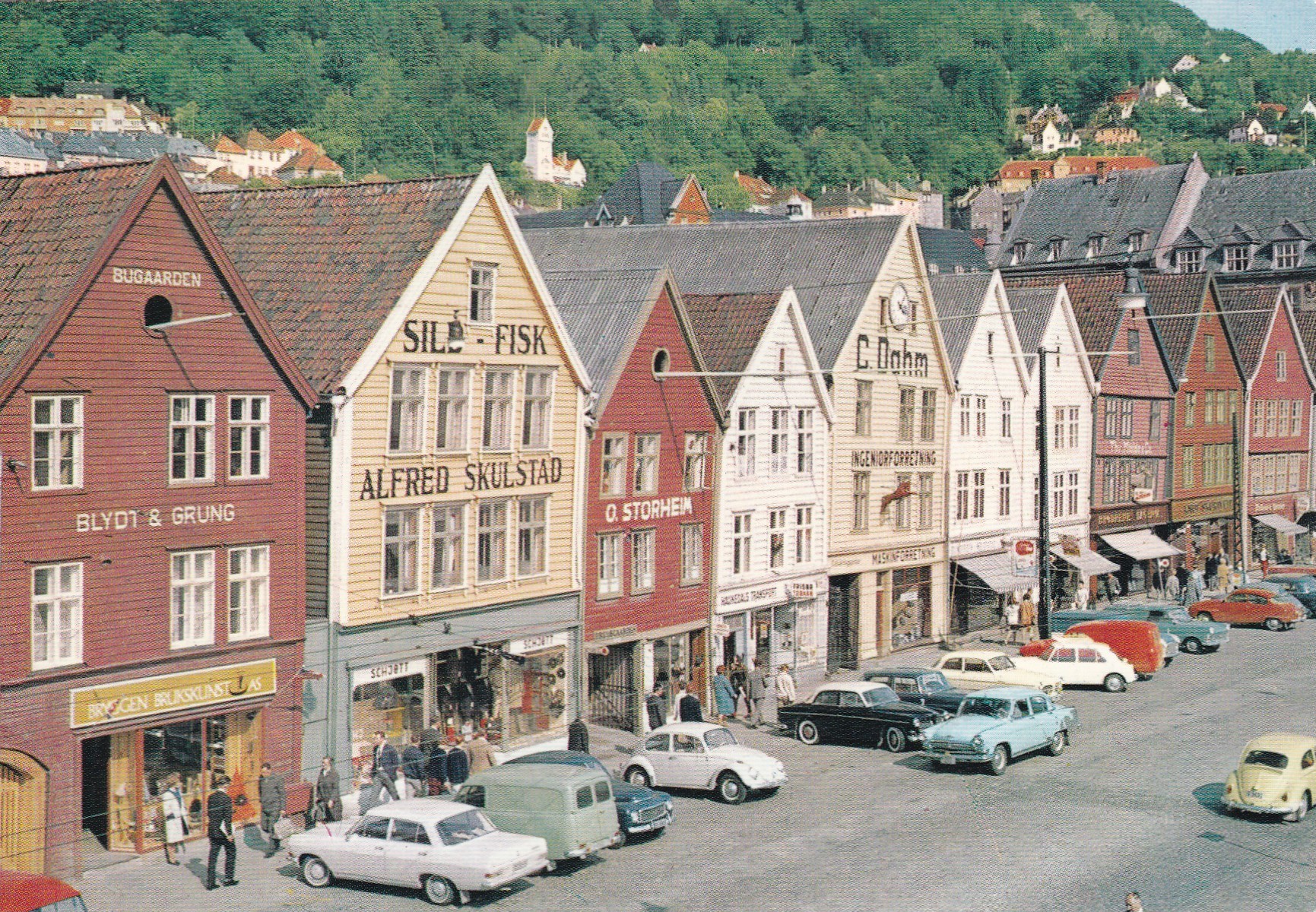 Bergen. Bryggen. Biler ( Grako 100/44)