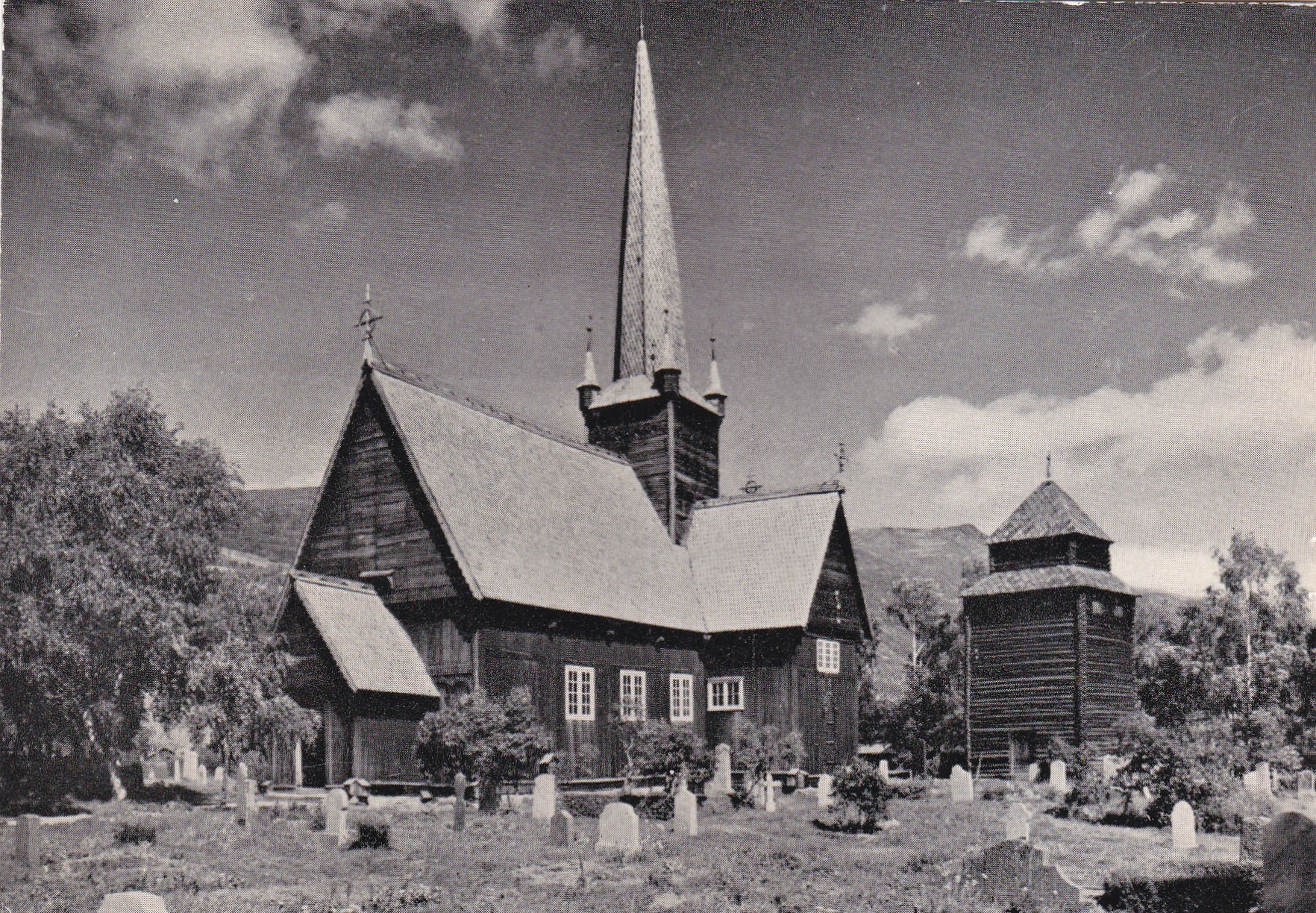 Vågå kirke ( Gudbrandsdalens Bokhandel 5017)