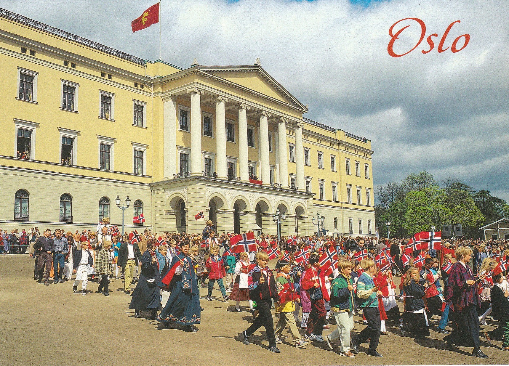 Oslo. 17mai barnetog foran slottet ( Aune 176300)