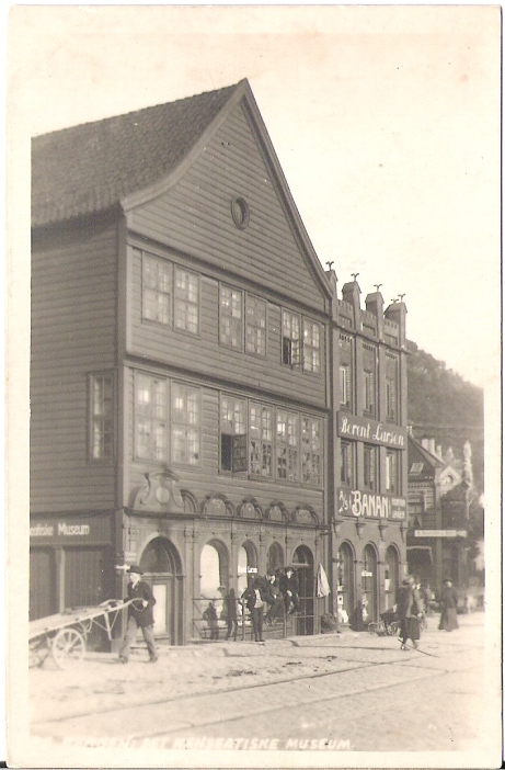 Hanseatisk Museum. Stempel på baksiden