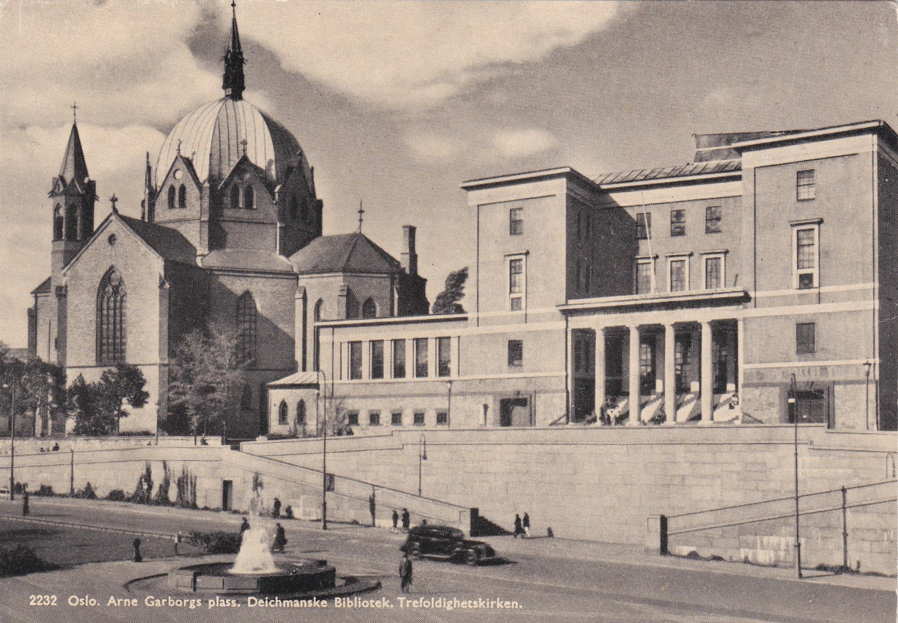 Oslo. Arne Garborgs plass (Oppi 2232)