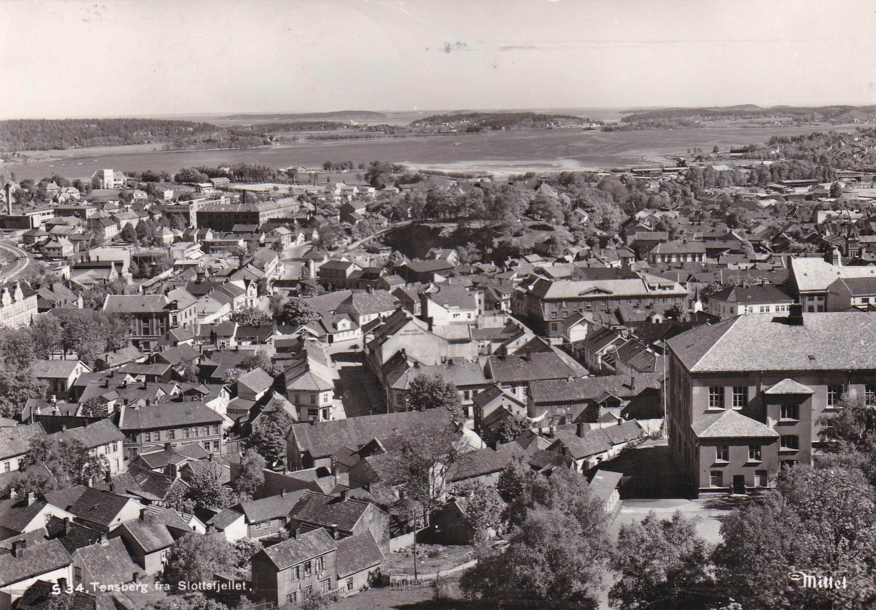 Tønsberg fra Slottsfjellet ( Mittet S 34) stp TØNSBERG 16-7-54