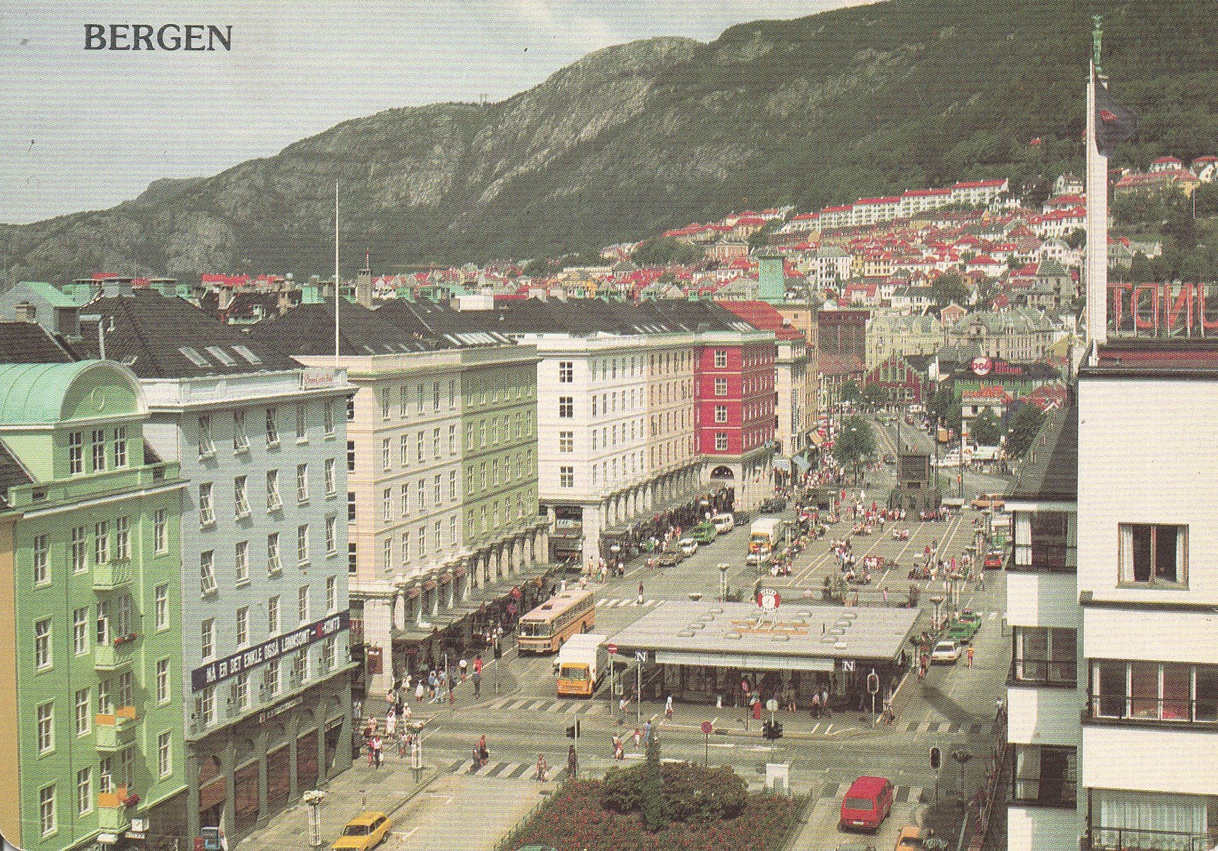 Bergen .  Utsikt over Torgalmenningen . Vest Foto /J.W.E. Unum