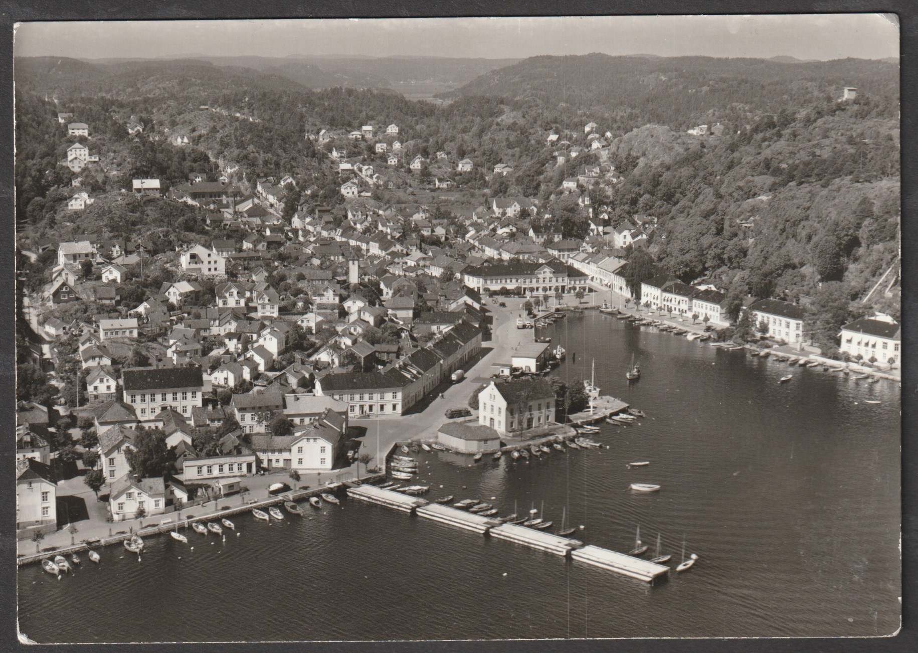 Risør. Widerøe 412276