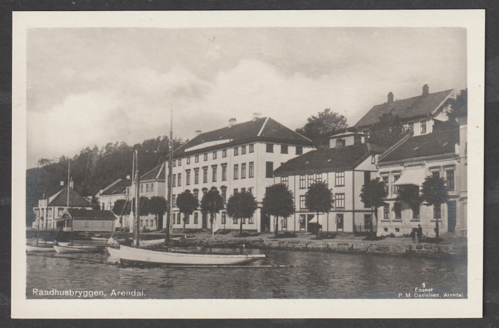 Raadhusbryggen Arendal. P.M. Danielsen 1