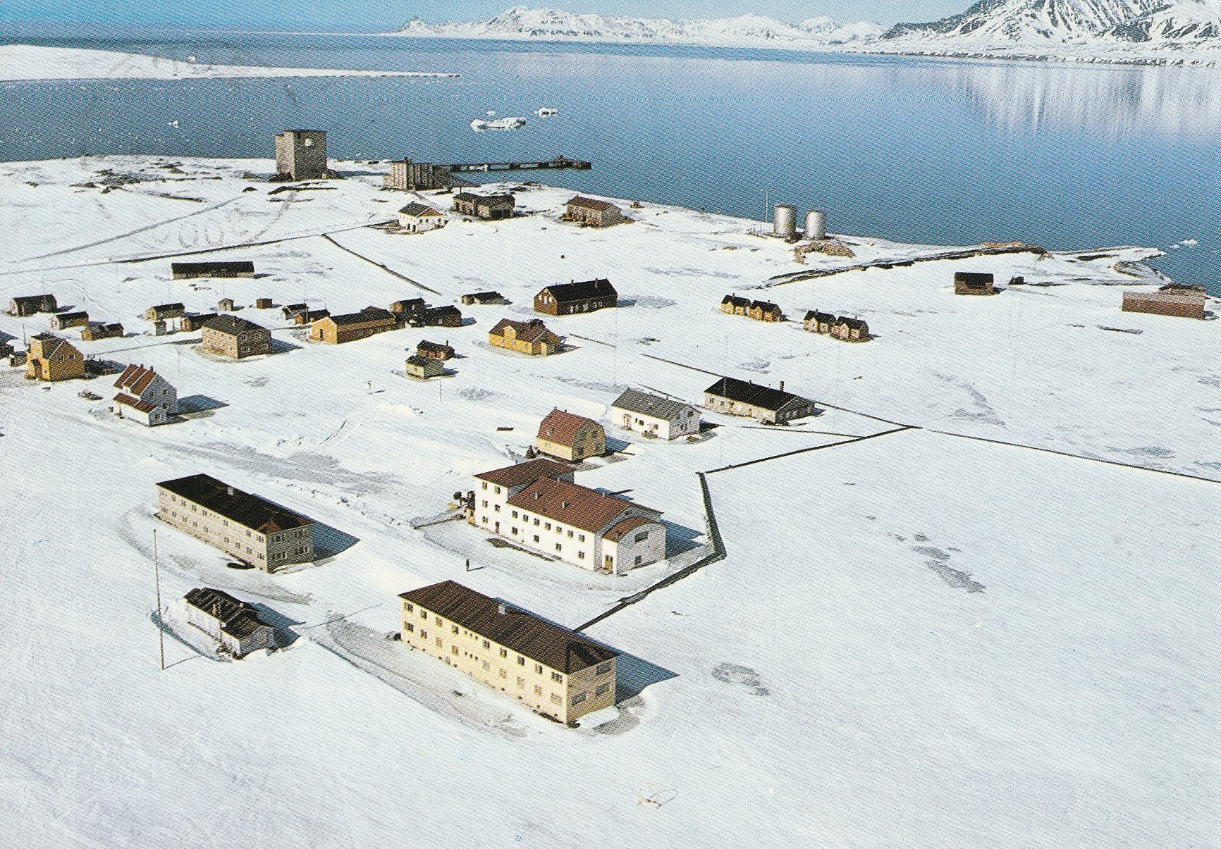 Svalbard . Ny Ålesund . Aune F-6153-7 Pstg