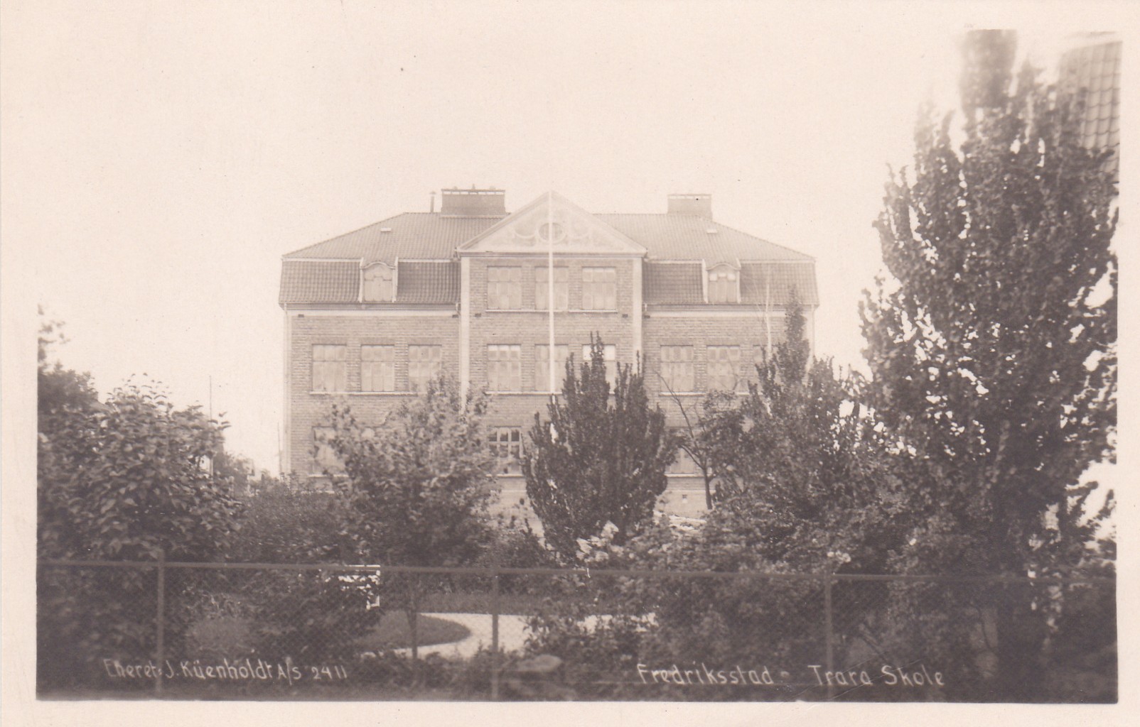 Fredriksstad - Trara Skole ( Kuenholdt 2411)