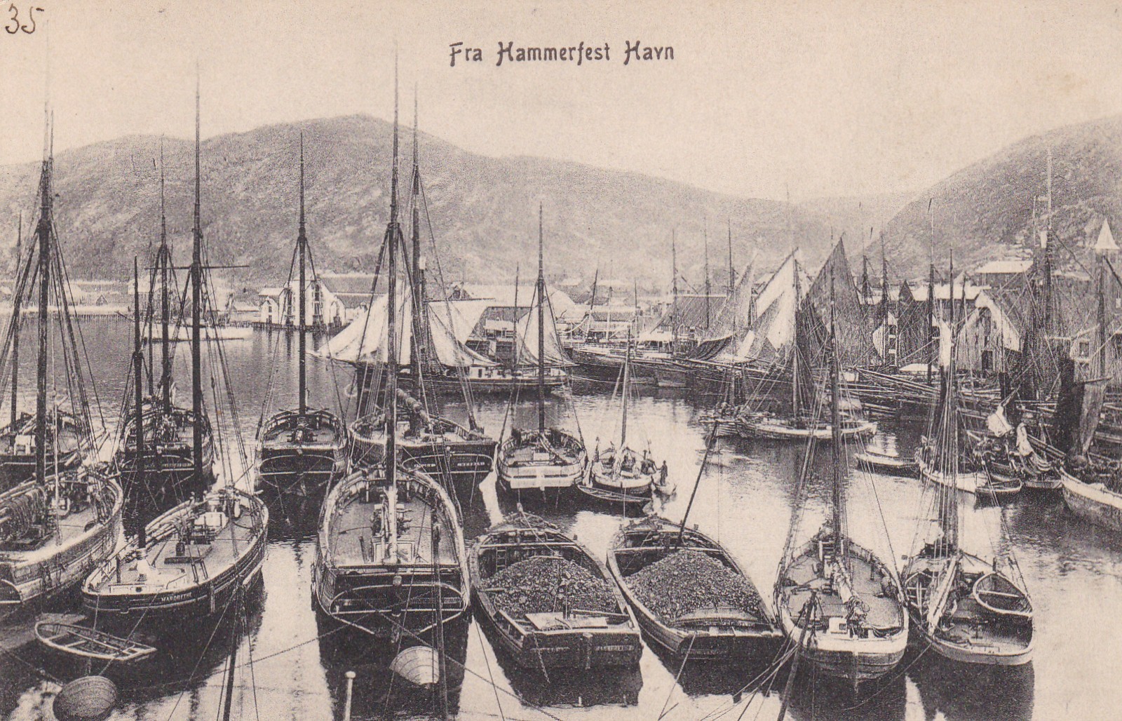 Fra Hammerfest Havn ( A. Kallands Forlag)