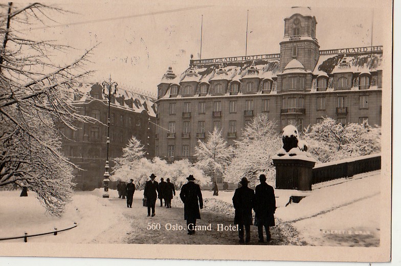 ( 23 ) GRAND HOTEL- I VINTERDRAKT- 1929