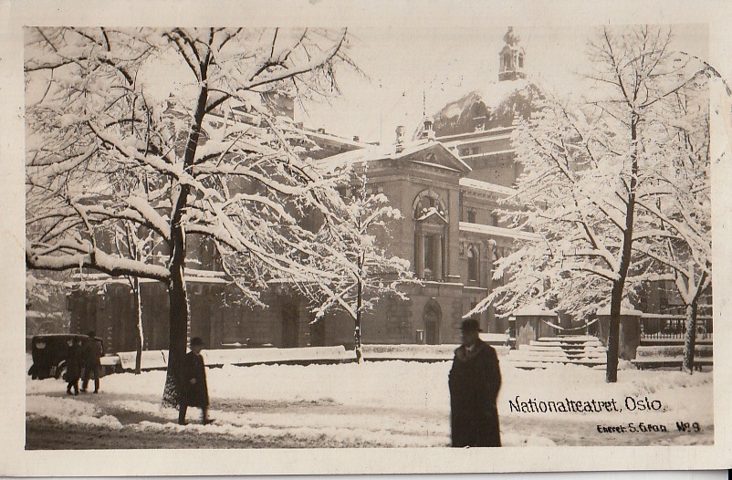 (  27 )  NATIONALTHEATRET  I  VINTERDRAKT-  1927